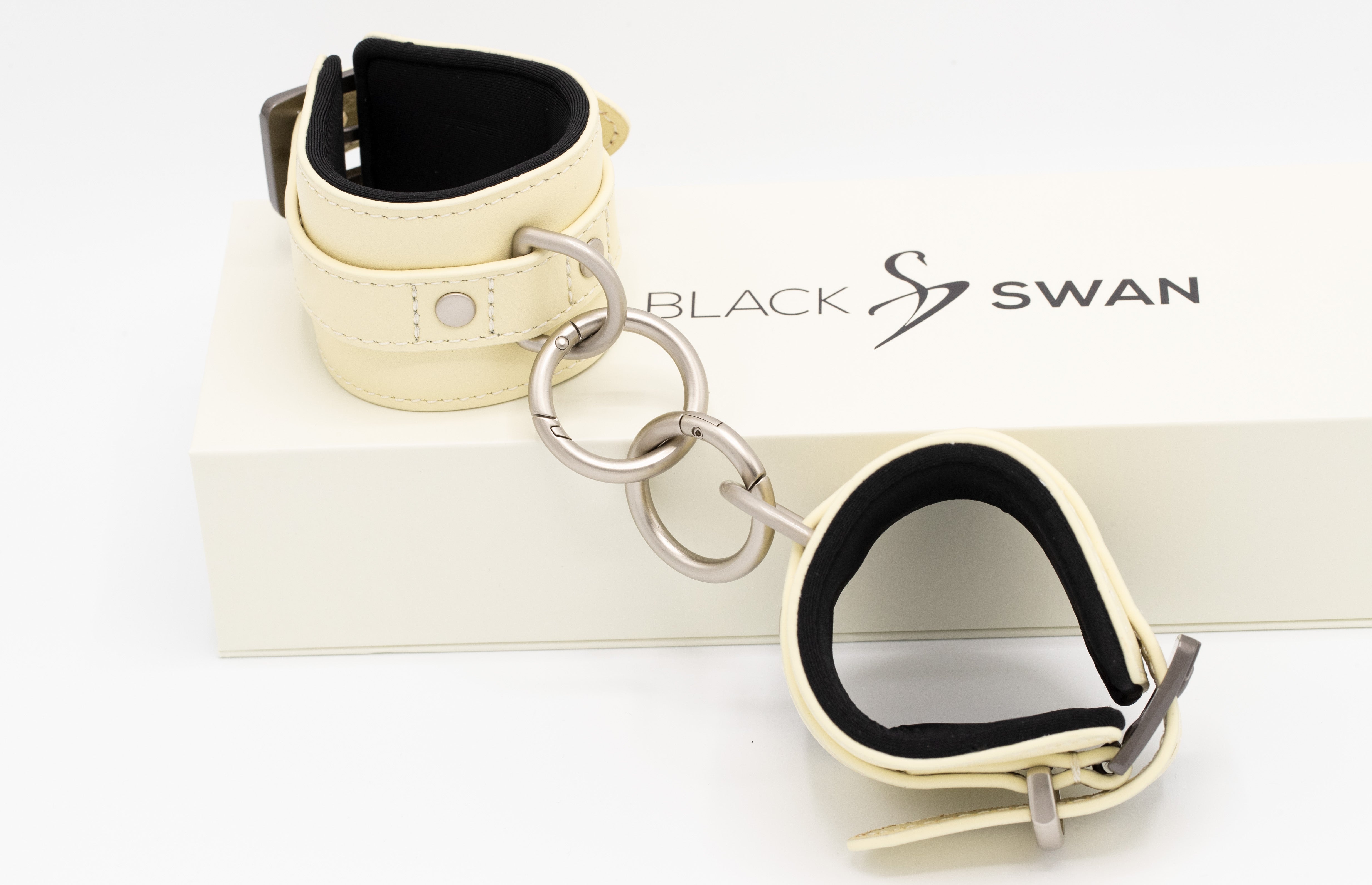 Black Swan Handfesseln Black Vanilla