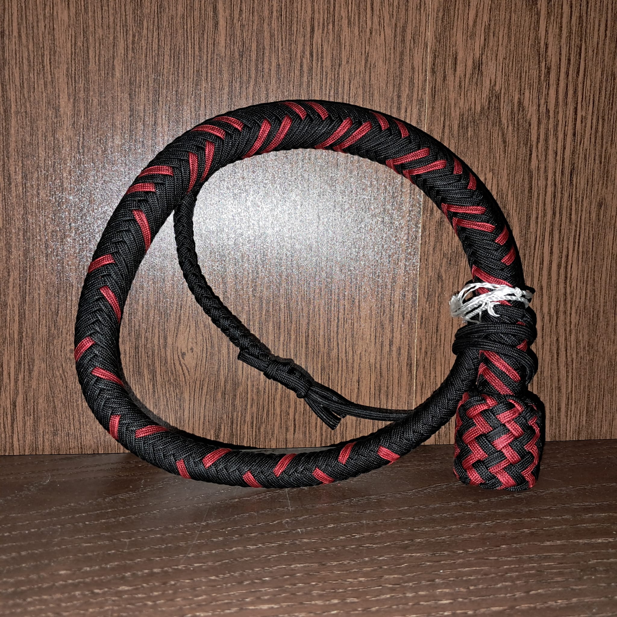 Snake aus Paracord in Rot und Schwarz